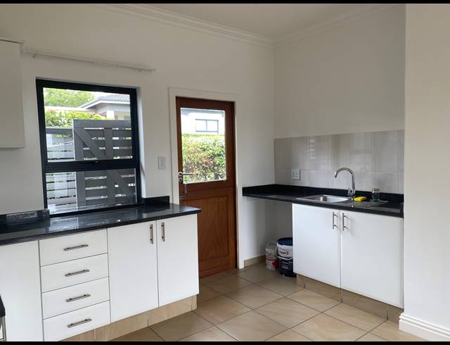 2 BEDROOM TOWNHOUSE TO LET IN PALM LAKES ESTATE